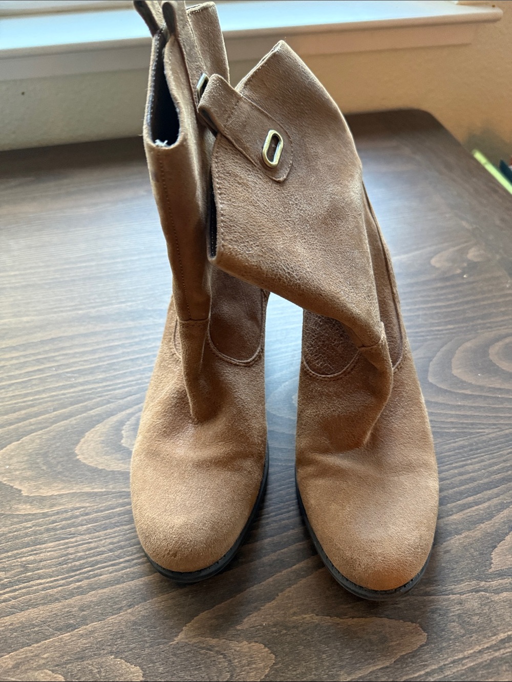 Bandolino Women's Tan Suede Ankle Booties